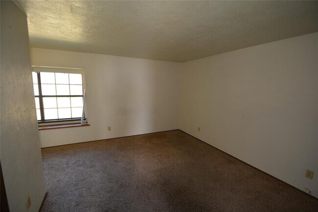 Building Photo - 3728 Longmeadow Way