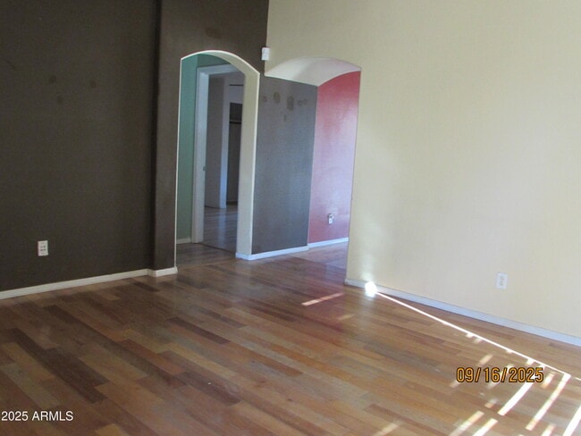Foto del edificio - 22212 W Tonto St