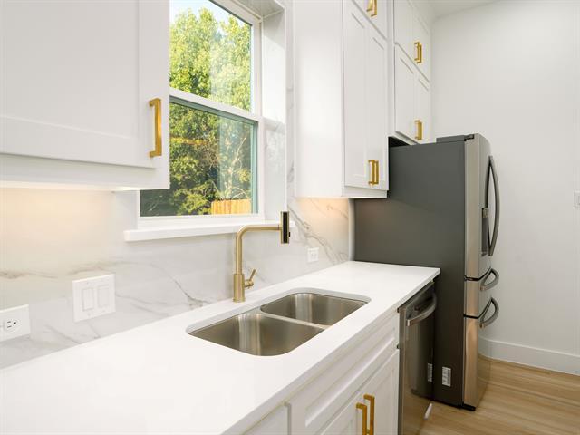 Foto del edificio - 5849 Millar Dr