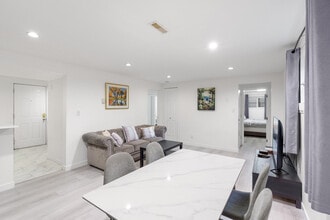 Building Photo - 2606 E 18th Ave