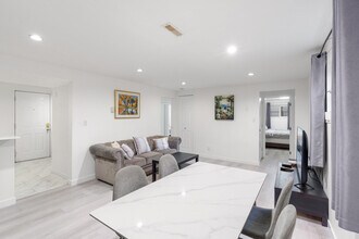 Building Photo - 2606 E 18th Ave