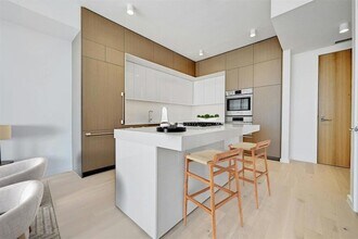 Building Photo - 313 W 17th St