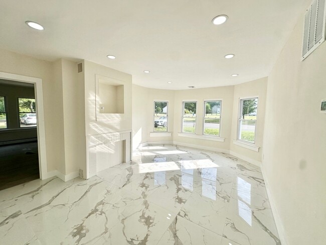 Building Photo - 155 Leesville Rd
