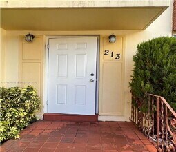 Building Photo - 215 Zamora Ave