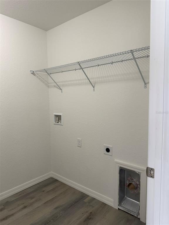 Foto del edificio - 9541 N Travis Dr