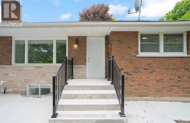 Photo du bâtiment - 12596 Regional Rd 25
