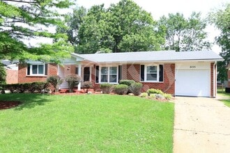Building Photo - 2155 Canterbury Dr