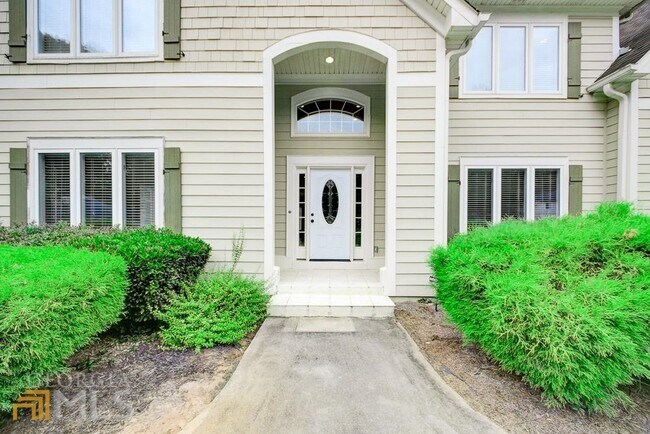 Building Photo - 130 Silvermere