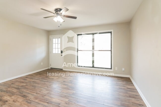 Building Photo - 856 Barklay Way