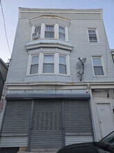 Building Photo - 328 Cross St