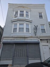 Building Photo - 328 Cross St