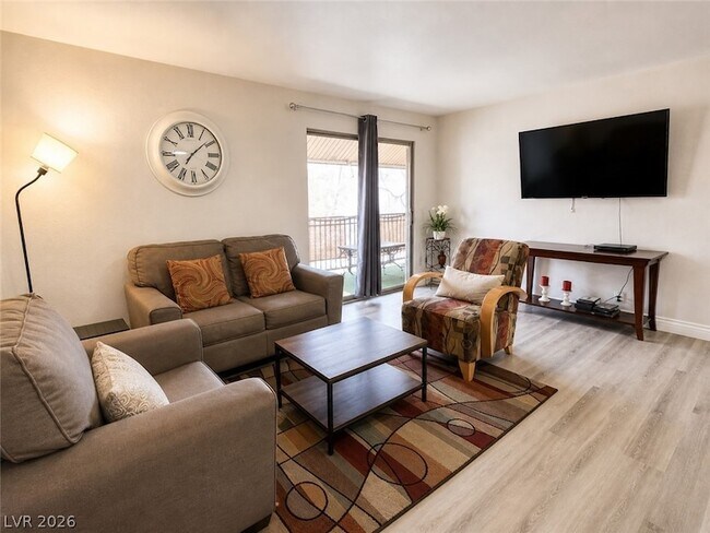 Foto del edificio - 5026 River Glen Dr