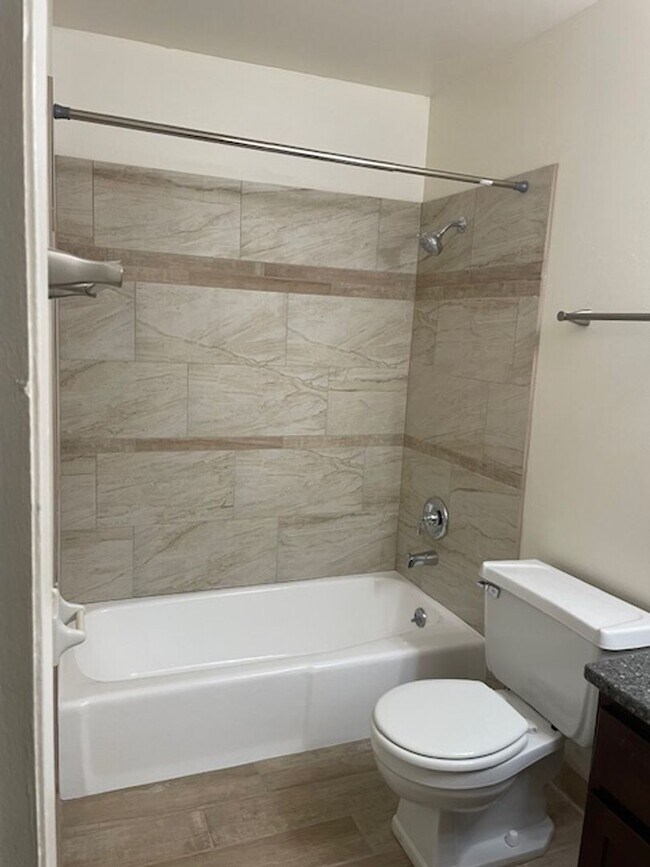 Foto del edificio - 3 Bedroom 2 1/2 Bath Townhome for August Move In!!