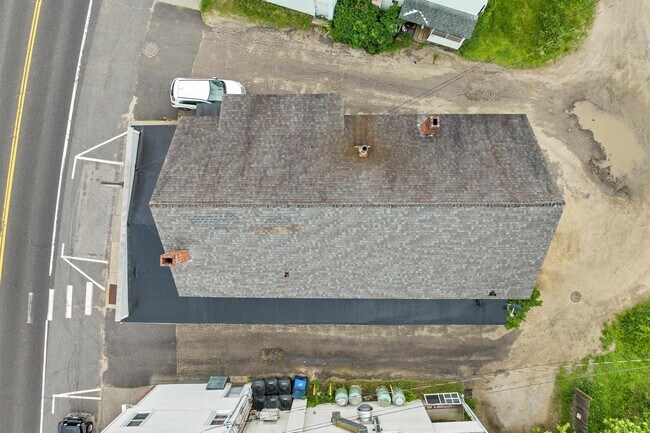 Building Photo - 136 Main St