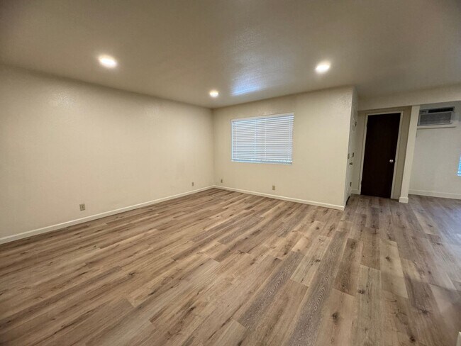 Foto del interior - 318 W 7th St