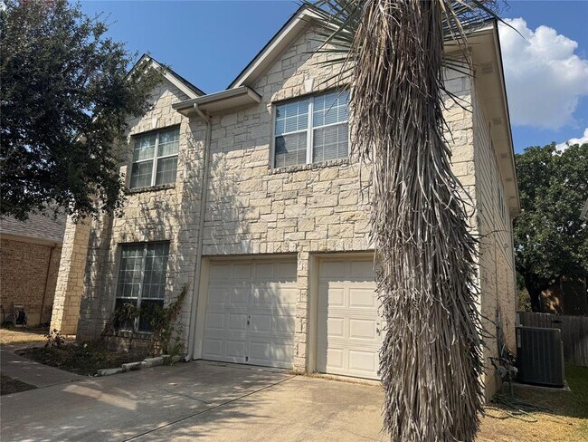 Foto del edificio - 1810 Rosenborough Ln N