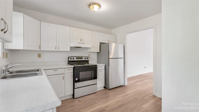 Foto del edificio - 3733 Oakwood Rd
