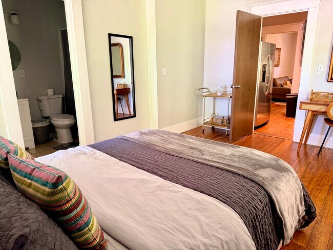 Foto del edificio - 658 Cascade Ave SW
