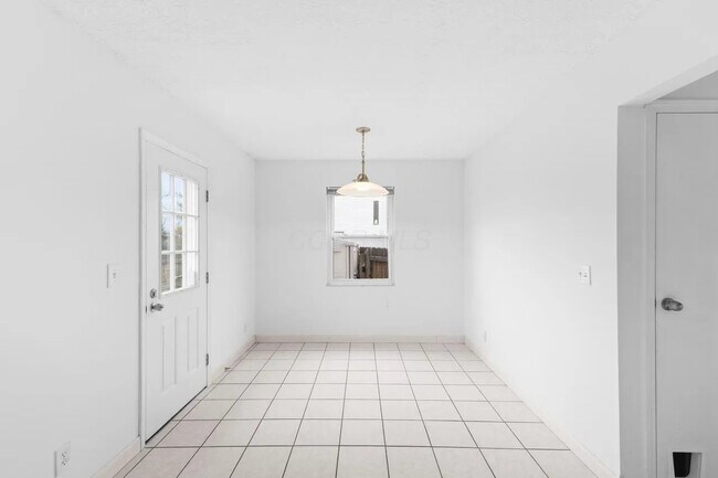 Foto del edificio - 4840 Briston Dr