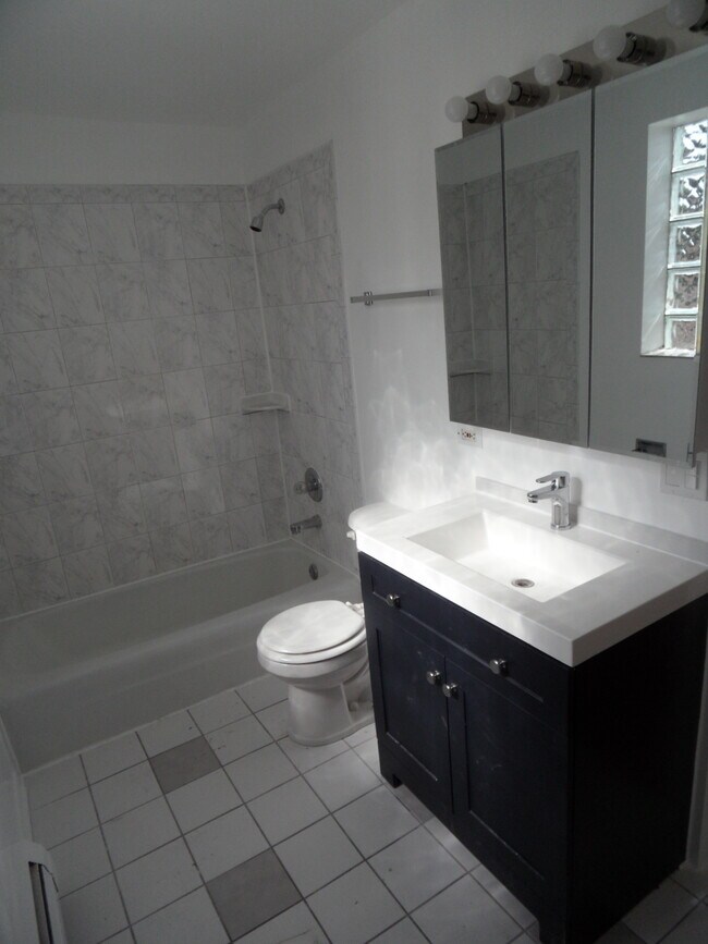 Foto del edificio - 6415 N Hermitage Ave