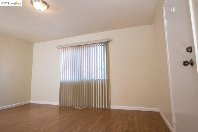 Foto del edificio - 2205 Curtis St