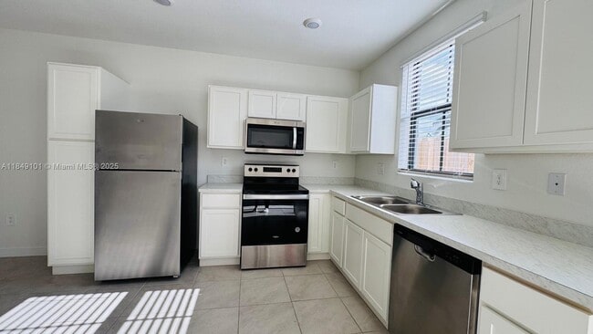 Foto del edificio - 1220 NE 5th Ct