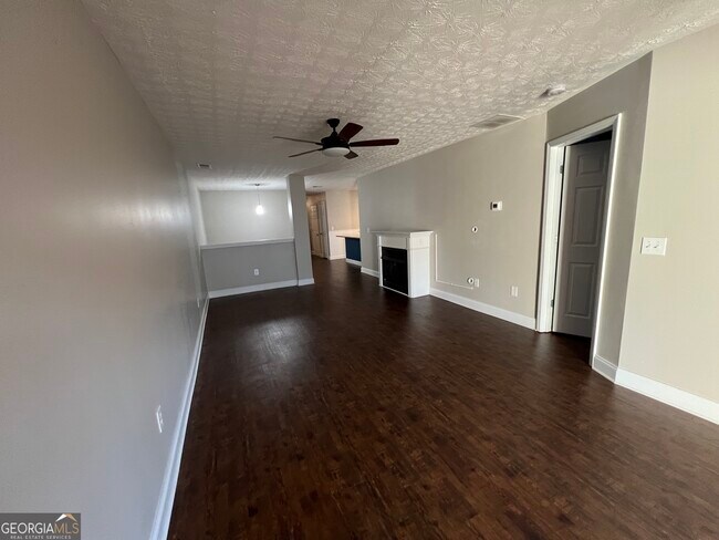 Foto del edificio - 333 Tara Commons Cir