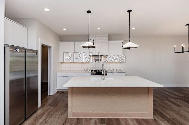Building Photo - 5901 NE Sherman Dr