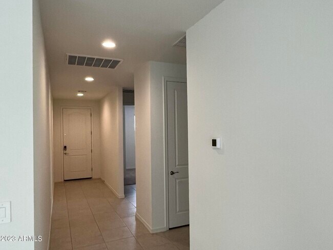 Foto del edificio - 9323 E Sector Dr