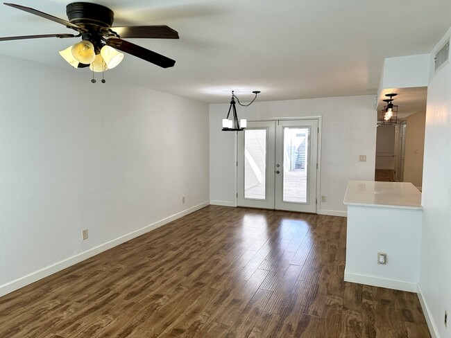 Building Photo - Gorgeous Updated Encanto Park Townhome