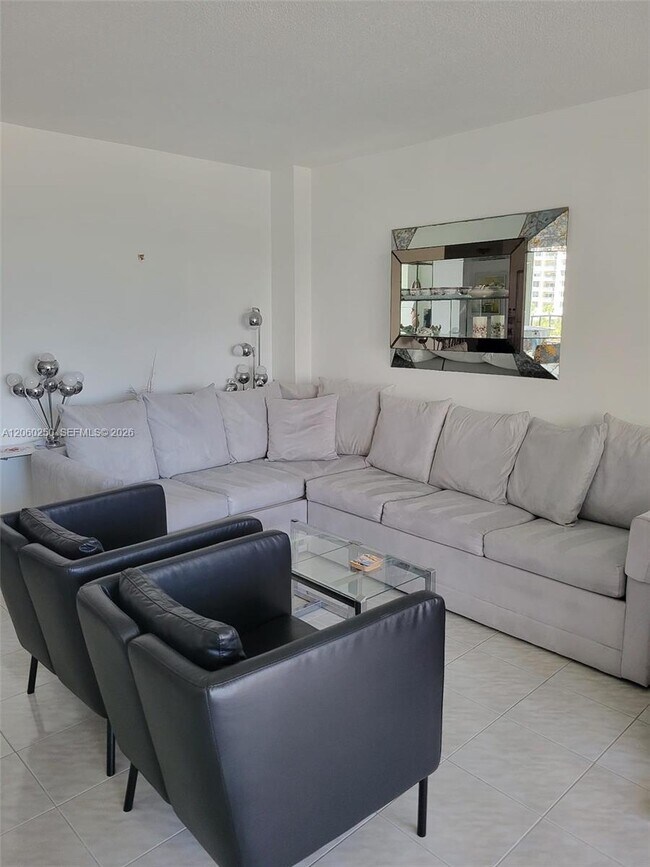 Foto del edificio - 220 Kings Point Dr