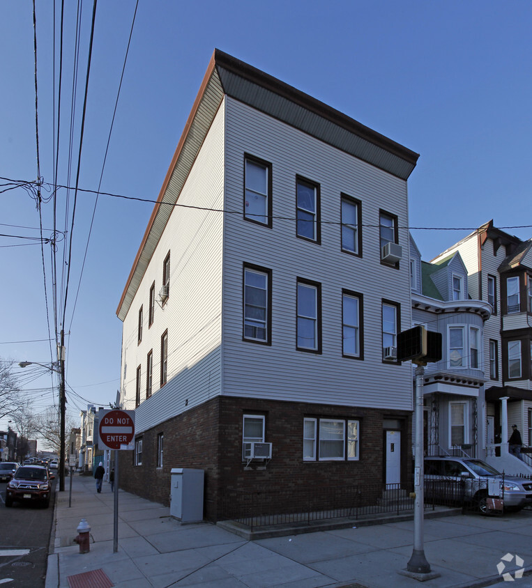 Primary Photo - 283 Webster Ave