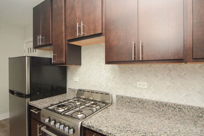 Building Photo - 434 W Belden Ave