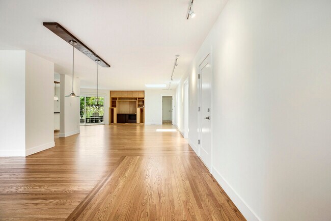 Building Photo - 865 Grenola Dr