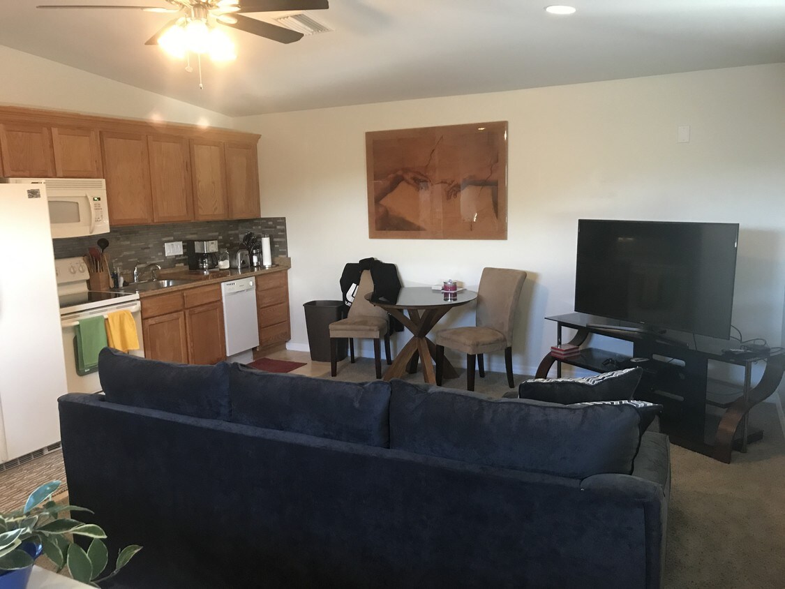 Foto principal - 200 Leisure Cir