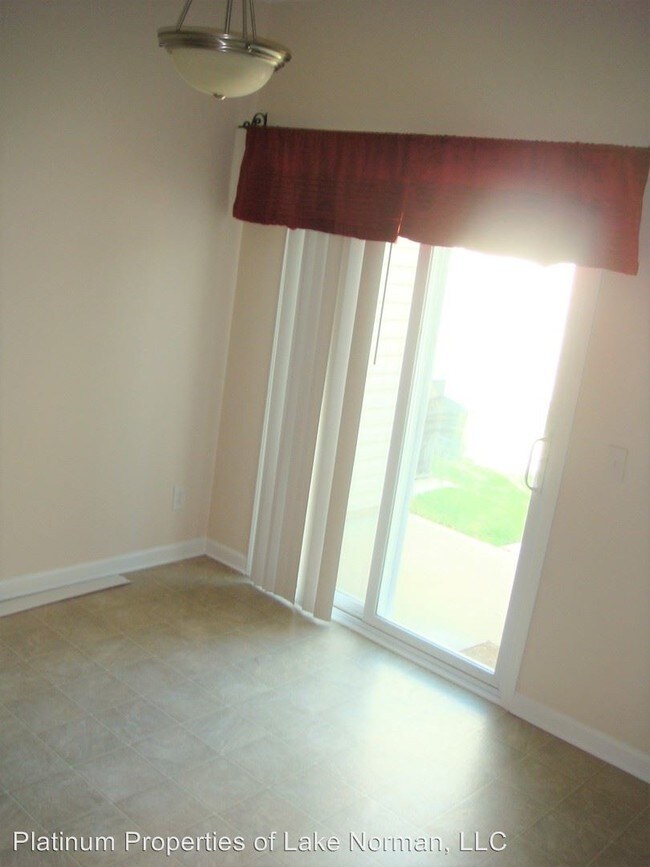 Foto del edificio - 12732 Livengood Ln