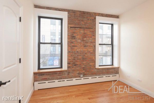 Building Photo - 495 4th Ave