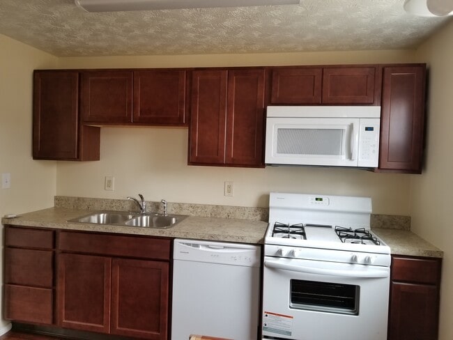 Building Photo - 3 Bedroom House