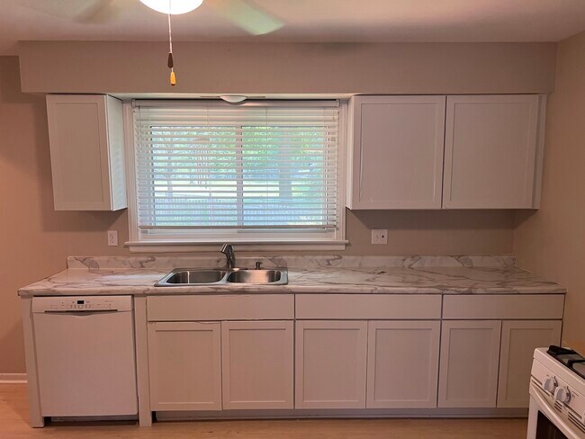 Building Photo - 19833 Mokena St