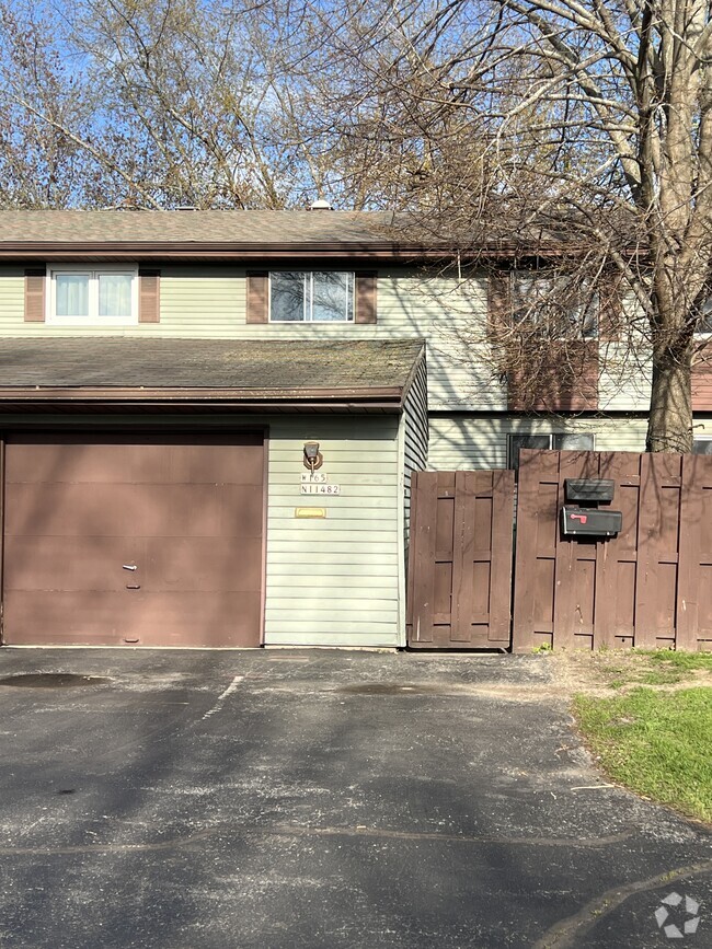 Building Photo - W165N11482 Royal Ct
