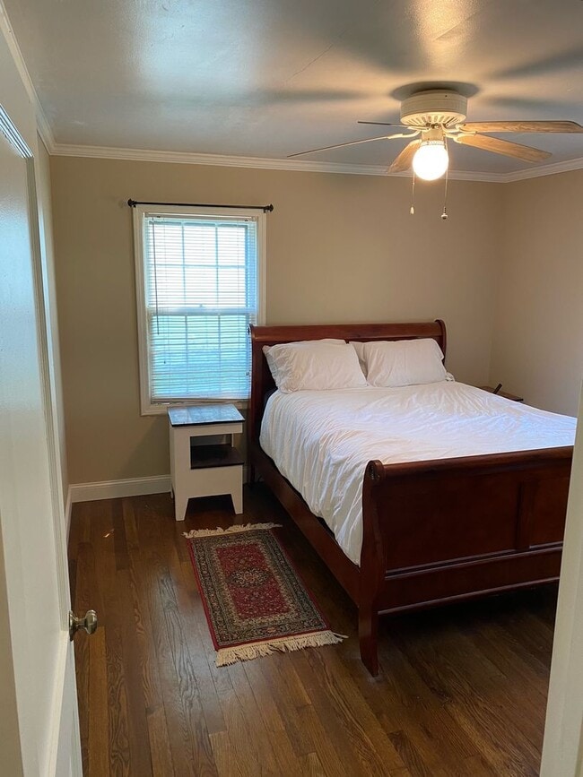 Building Photo - 2 Bedroom Home Quick access to KU MED