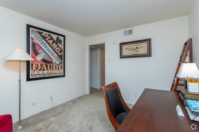 2BR, 1BA - 779 SF Model - Pavilion