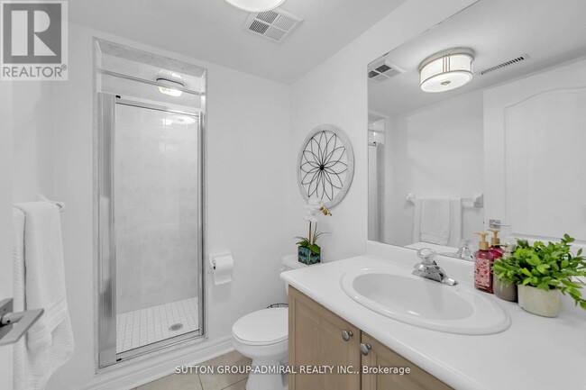 Building Photo - 255 Shaftsbury Ave