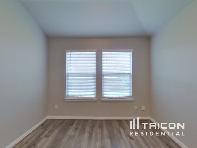 Foto del edificio - 13685 Paxton Blvd