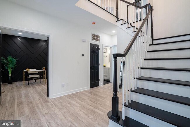 Foto del edificio - 8261 Tinsley Pl