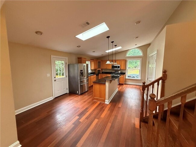 Building Photo - 1505 Hillcrest Dr