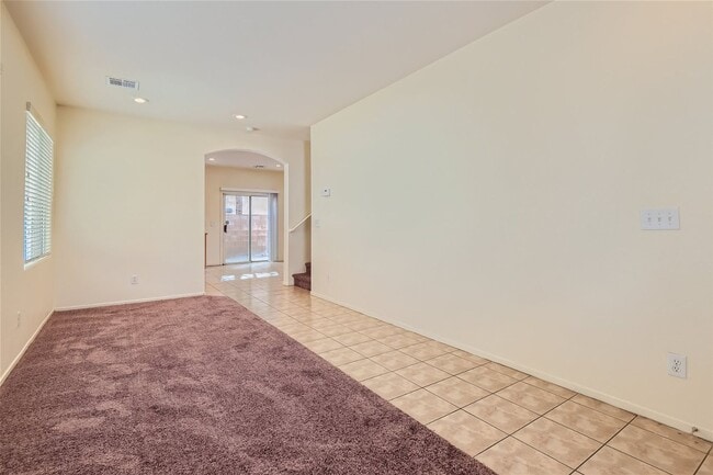 Building Photo - EXQUISITE 3-Bedroom Home - Modern Amenitie...