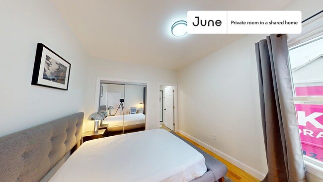 Foto del edificio - Private bedroom in 4 bed/2 bath Home