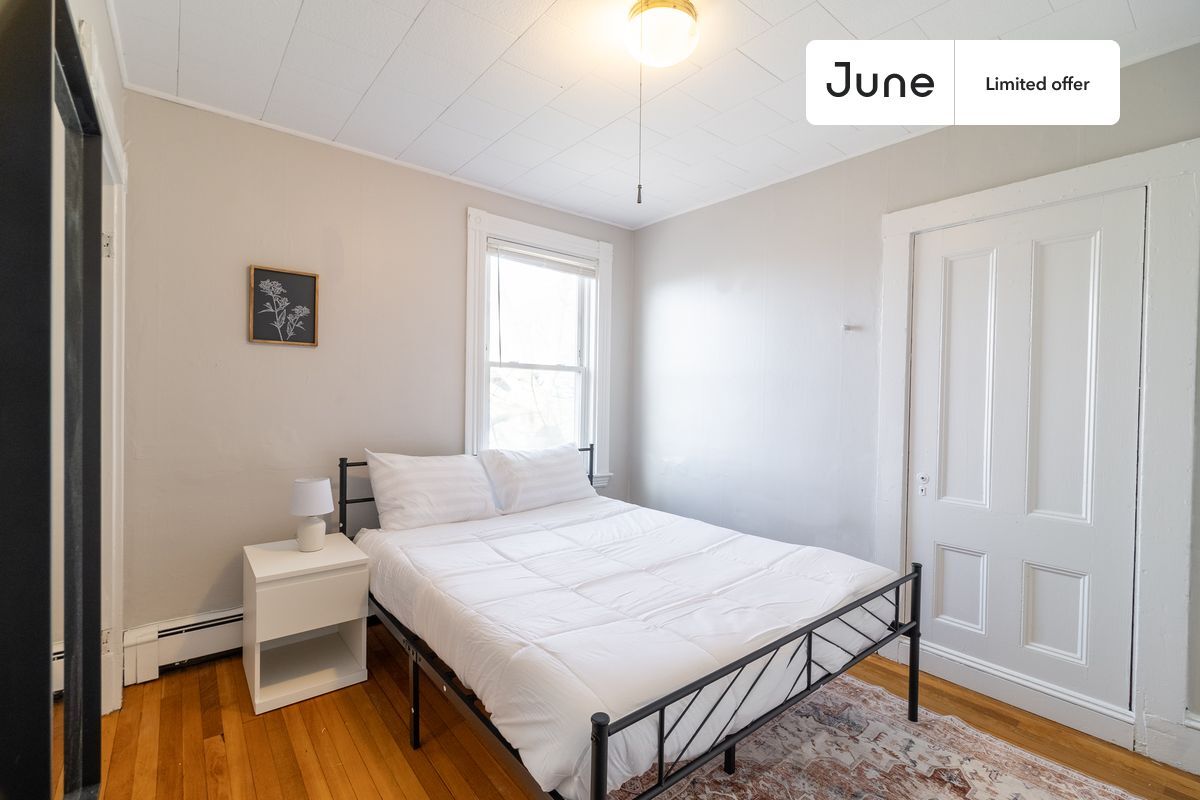 Primary Photo - Private bedroom in 4 bed/1 bath Home