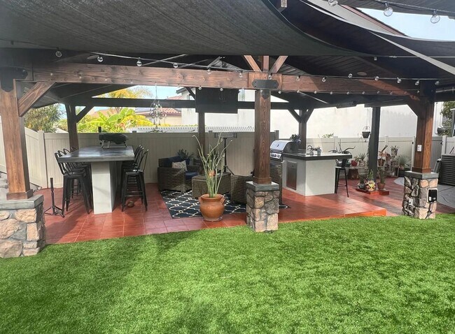 Building Photo - Beautiful 4 bedrooms 2.5 bathrooms in East...